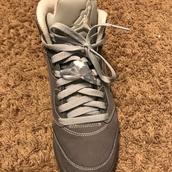 Air Jordan Retro 5 \'Wolf Grey\' Kids Size 5.5Y: Iconic Style for Enthusiasts